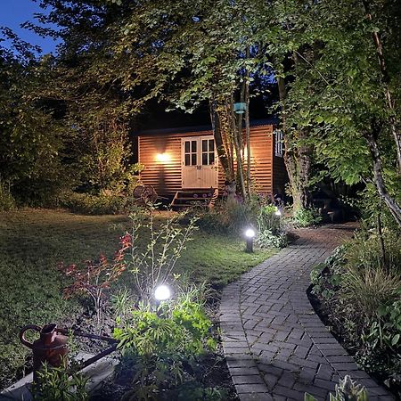 Tranquil Spot Shepherds Hut Cinderford Exterior photo