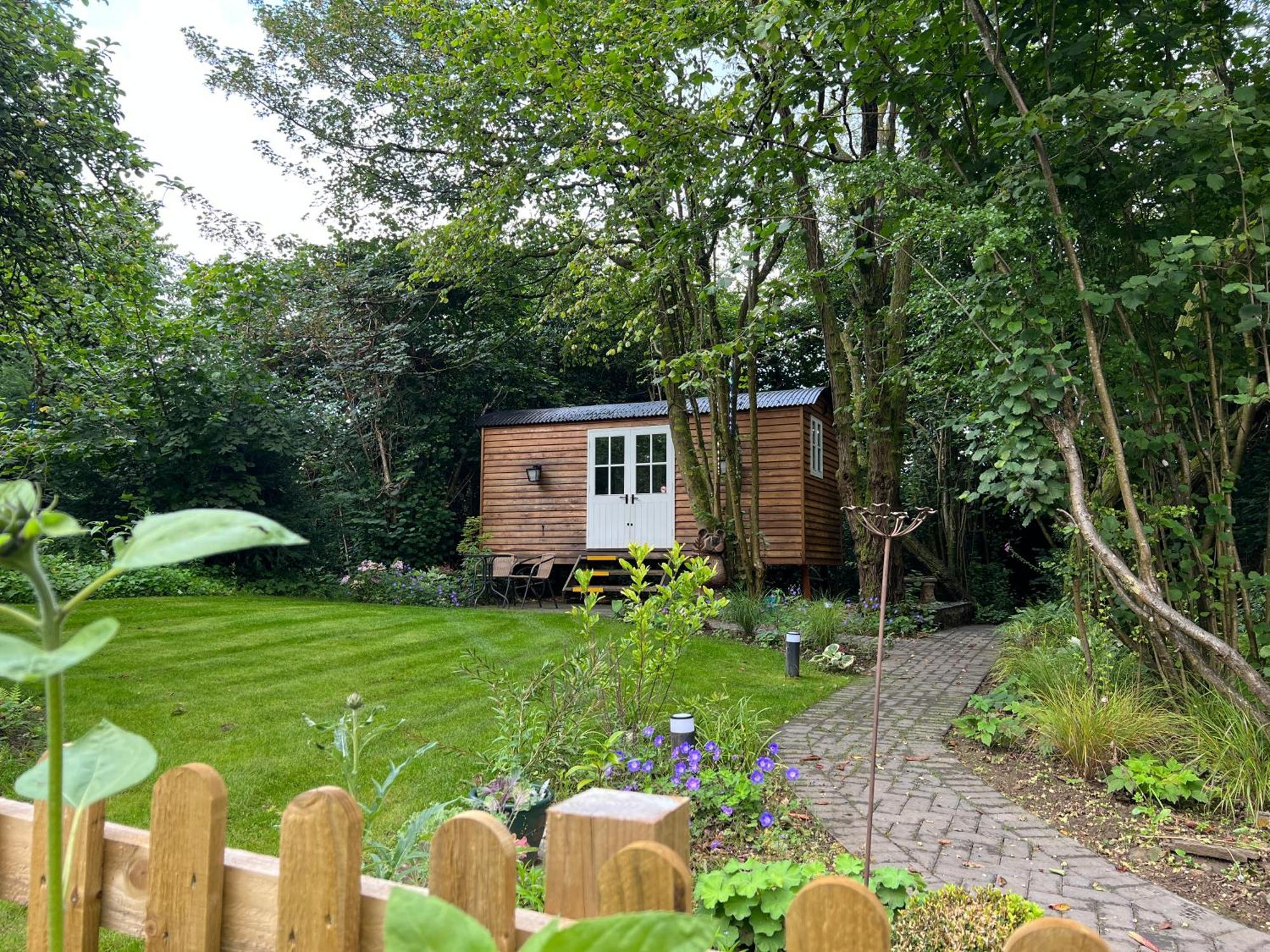 Tranquil Spot Shepherds Hut Cinderford Exterior photo